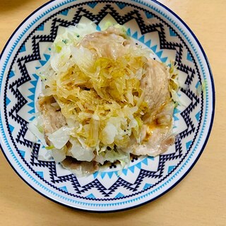 フライパンで簡単！千切りキャベツと豚肉蒸し